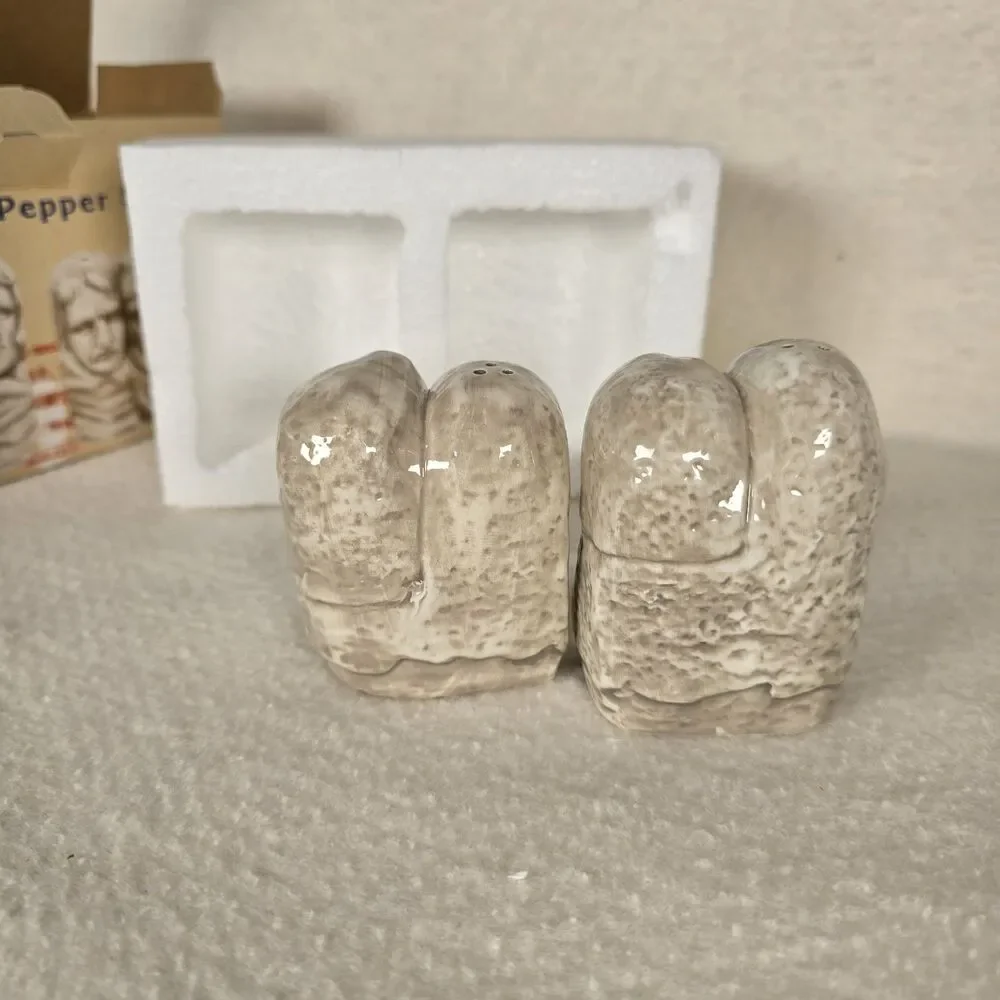 Vintage Mount Rushmore Souvenir Figural Salt and Pepper Shakers South Dakota NIB